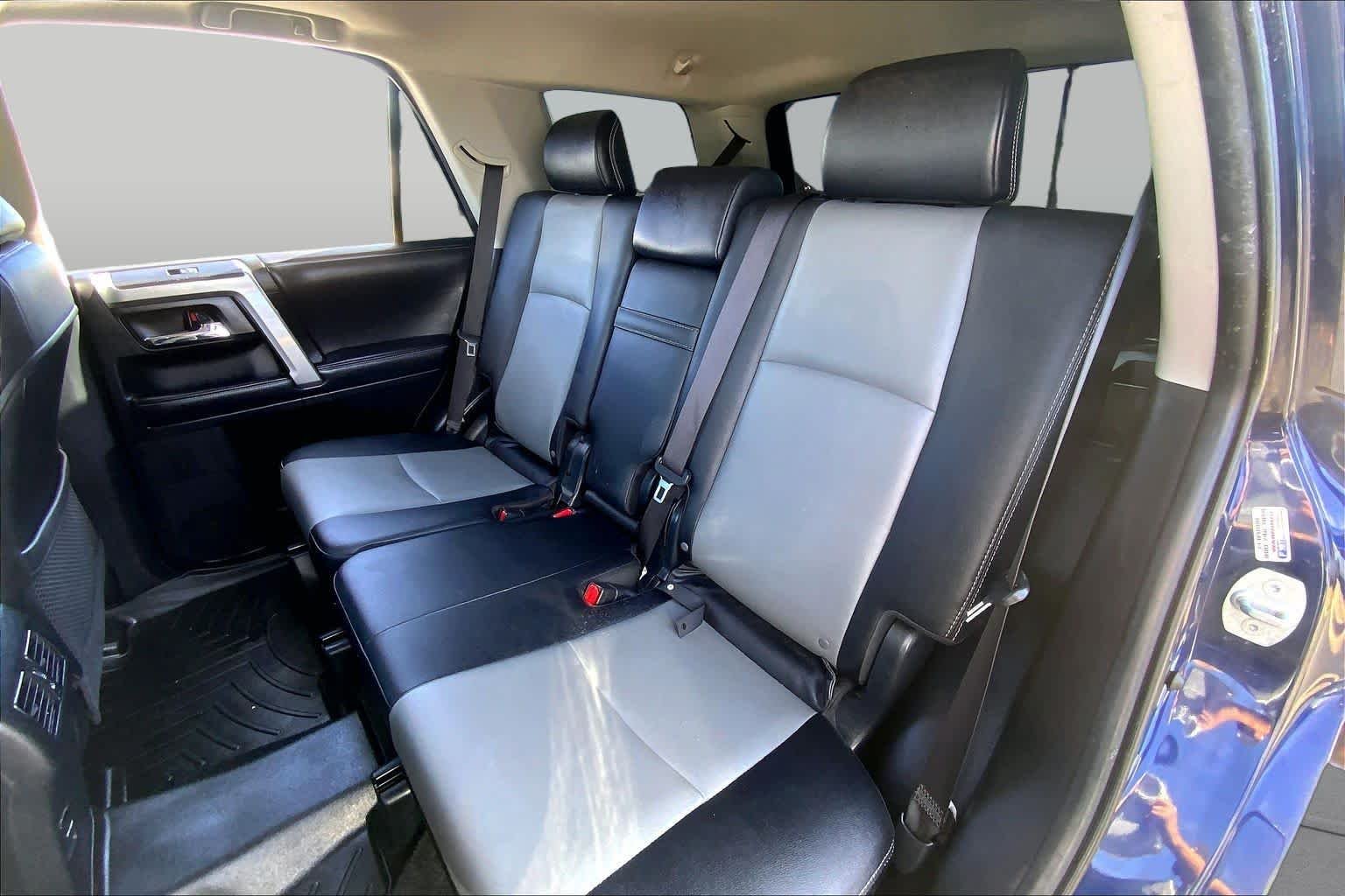 Used 2018 Nautical Blue Metallic Toyota SR5 Premium image 20