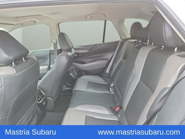 Used 2025 Crystal White Pearl Subaru Onyx Edition image 36