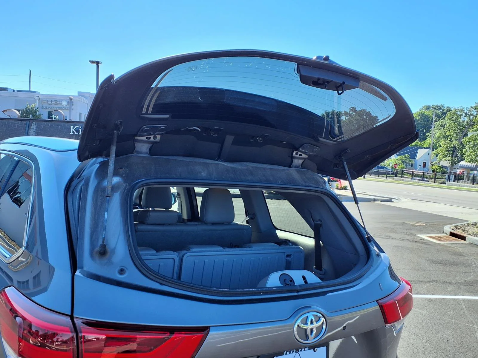 Certified Used 2018 Predawn Gray Mica Toyota XLE image 28