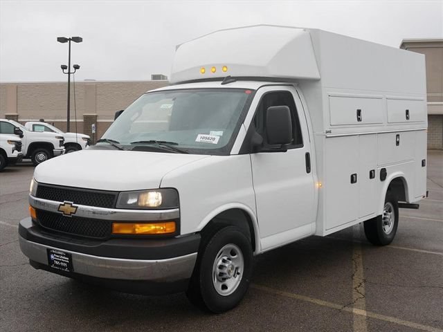 2025 Chevrolet Express Cutaway Base