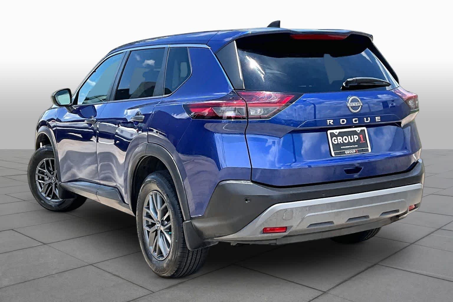 Used 2022 Caspian Blue Metallic Nissan S image 11