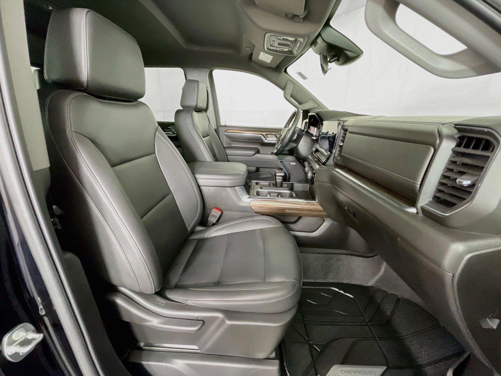 Used 2023 Black Chevrolet RST image 30