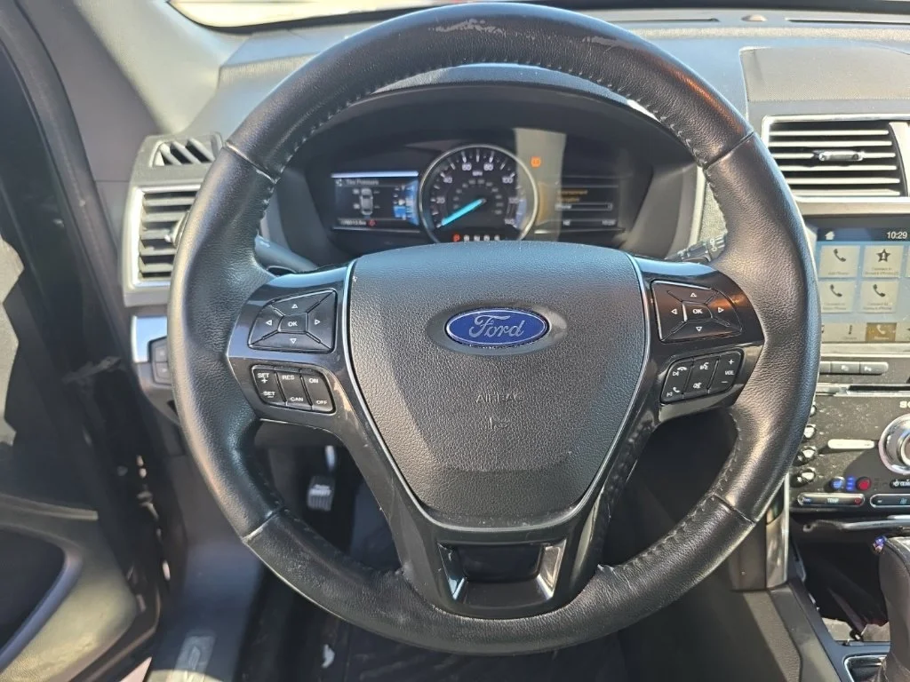 Used 2017 Gray Ford Limited image 9