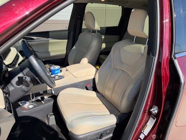 Used 2022 Red INFINITI LUXE image 9