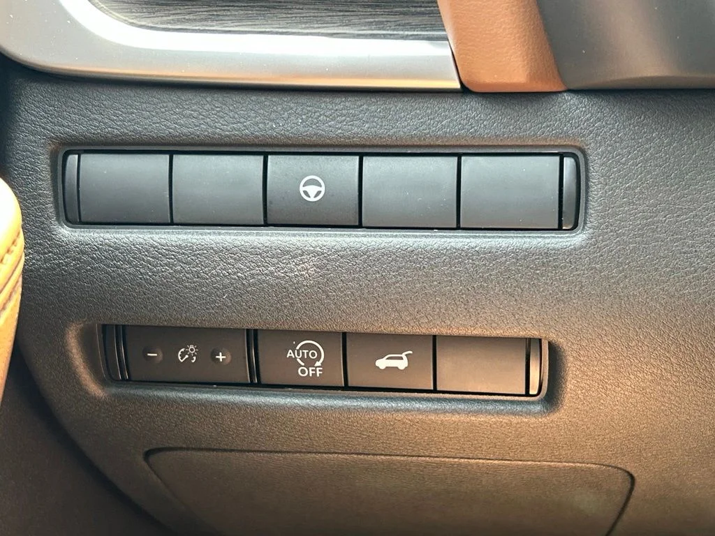 Used 2026 White Nissan Platinum image 31