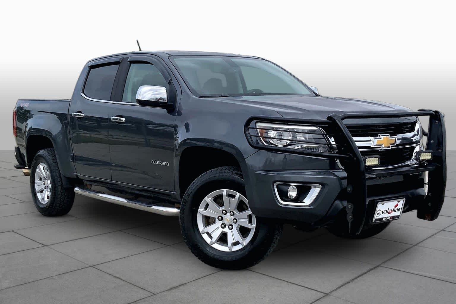 Used 2016 Cyber Gray Metallic Chevrolet 4WD LT image 3