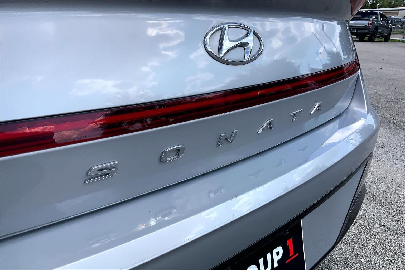 Used 2023 Hampton Gray Hyundai SEL image 31