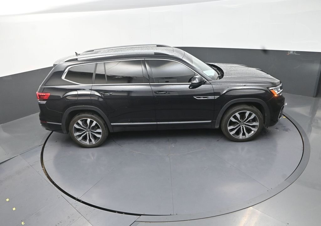 Used 2022 Black Volkswagen 3.6L V6 SEL Premium R-Line image 22