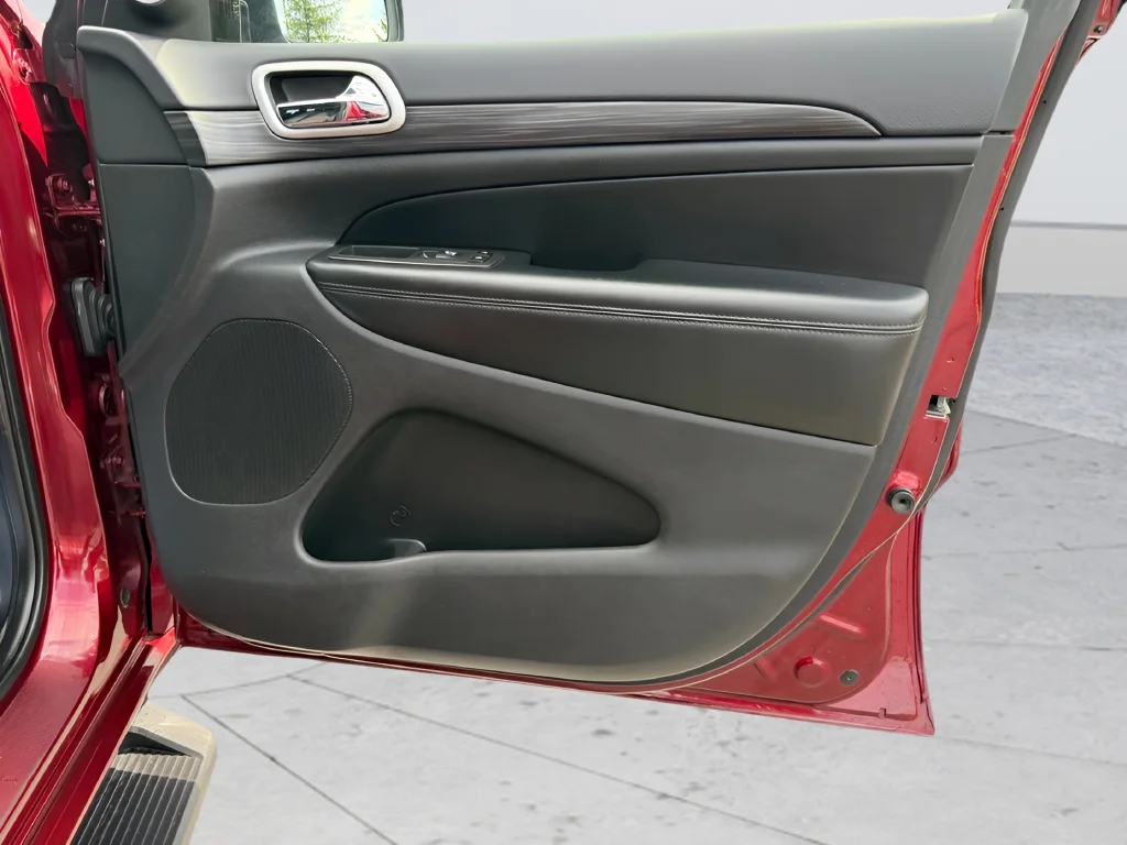 Used 2022 Red Jeep Laredo X image 25