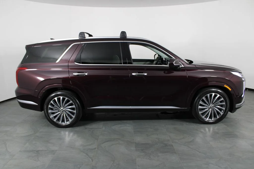 Used 2024 Red Hyundai Calligraphy image 12