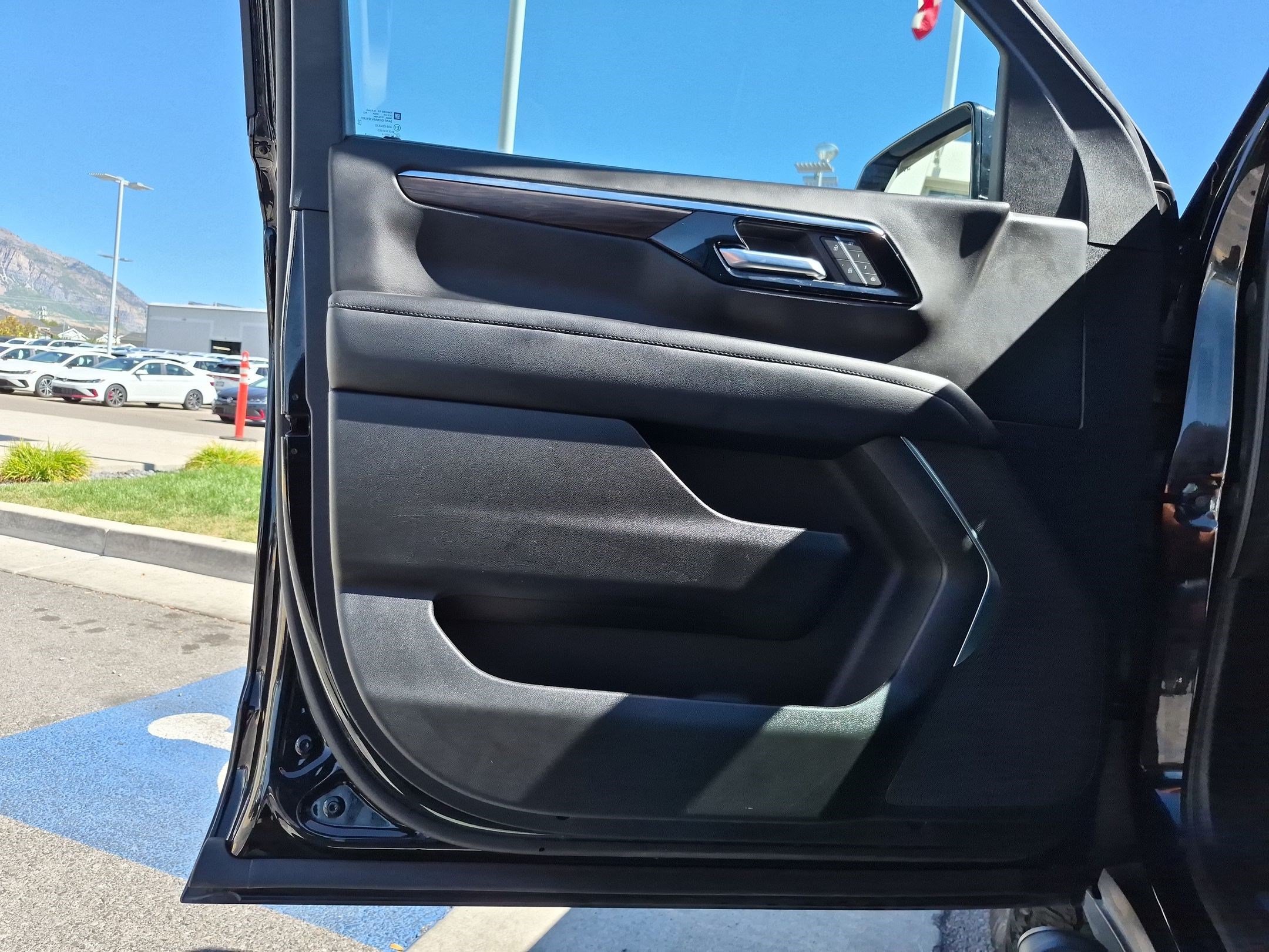 Used 2025 Black Chevrolet Z71 image 13