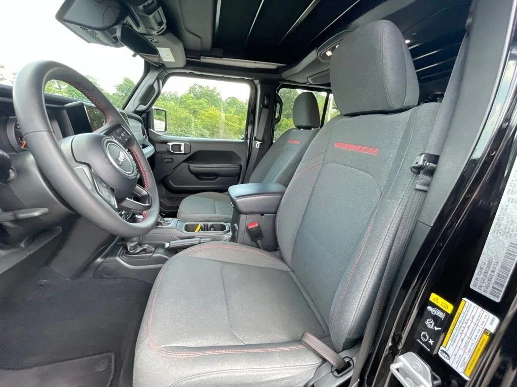 Used 2025 Black Jeep Rubicon image 18
