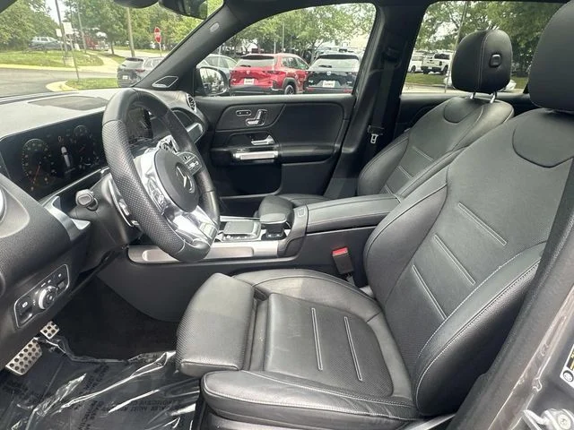 Used 2023  Mercedes-Benz GLB 35 AMG® image 17