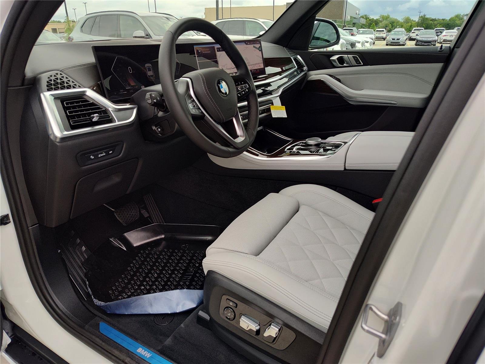 New 2026 Alpine White BMW sDrive40i image 2