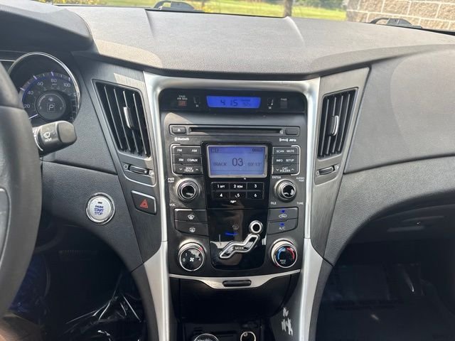 Used 2011 Red Hyundai SE image 22