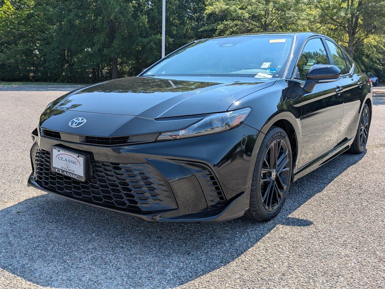 Used 2025  Toyota SE image 8