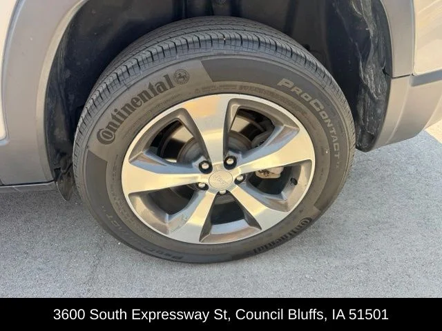 Used 2019 Silver Jeep Limited image 11