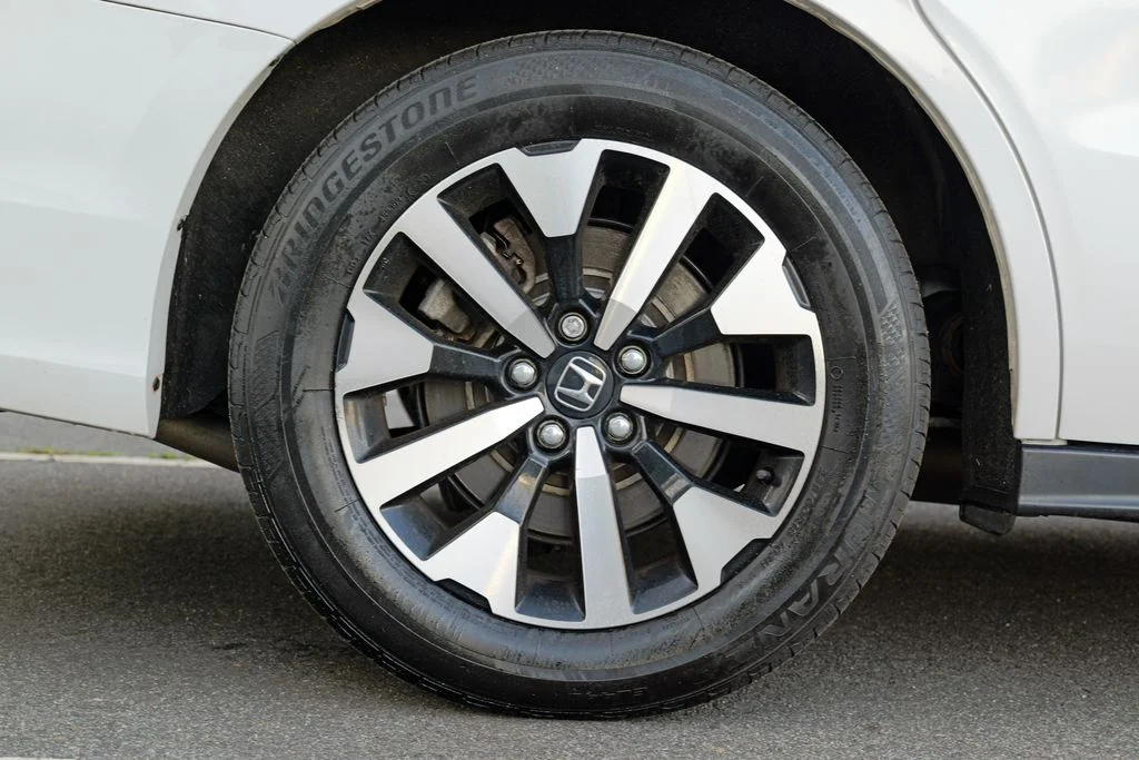 Used 2025 White Honda EX-L image 13