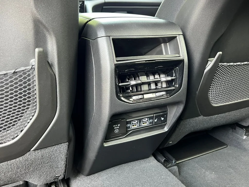 Used 2023 White Jeep Limited image 39