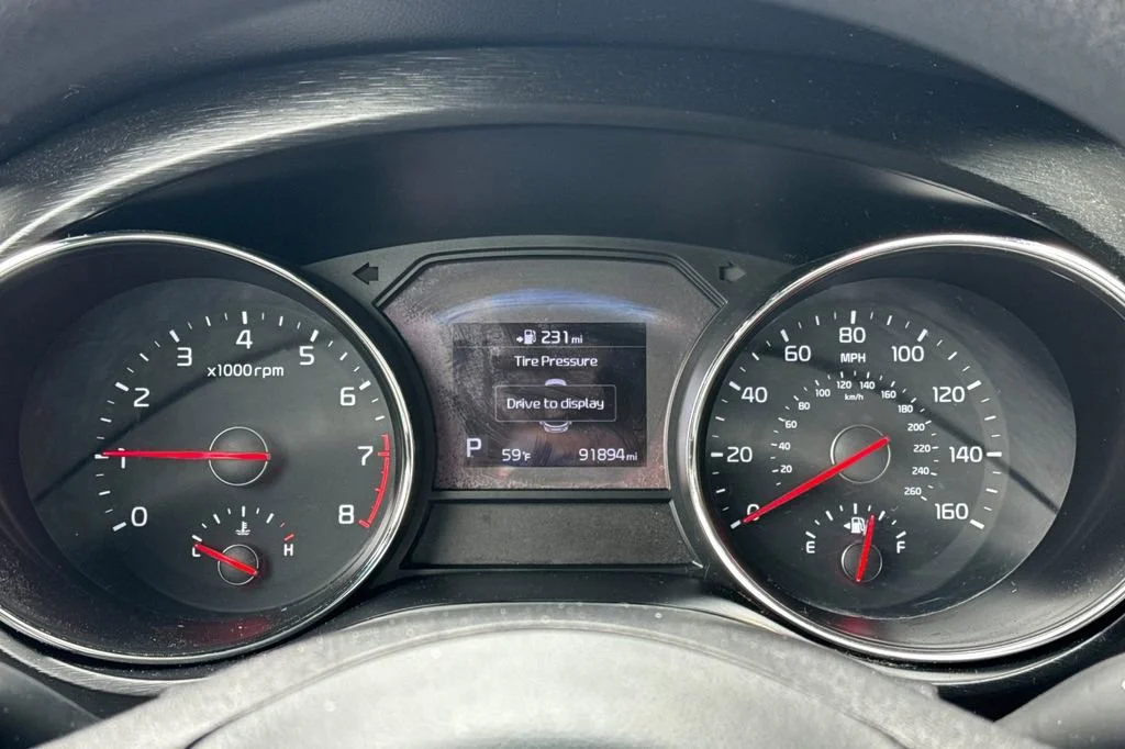 Used 2021 Pearl Kia LX image 24