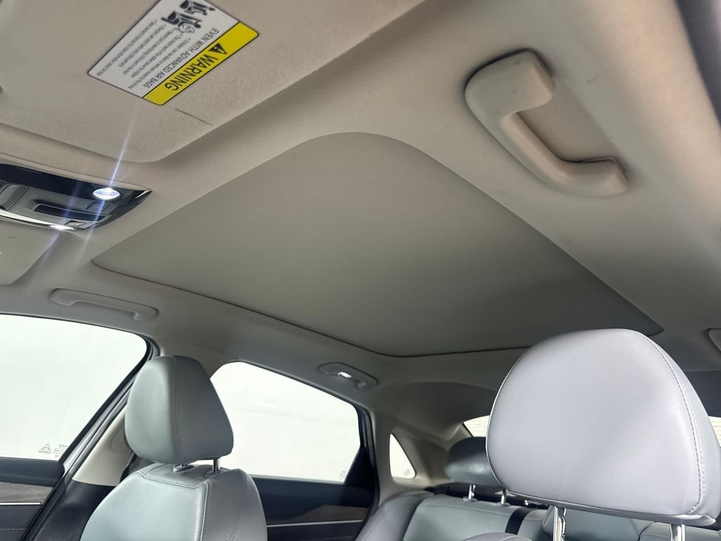 Used 2022 White Kia EX image 21