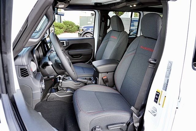 New 2026 Bright White Clear-Coat Exterior Paint Jeep Rubicon image 21