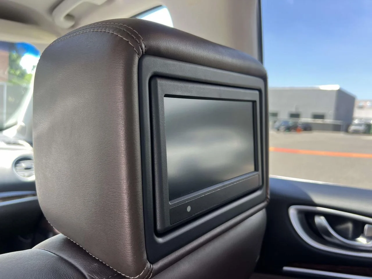 Used 2014 Midnight Garnet INFINITI Base image 19