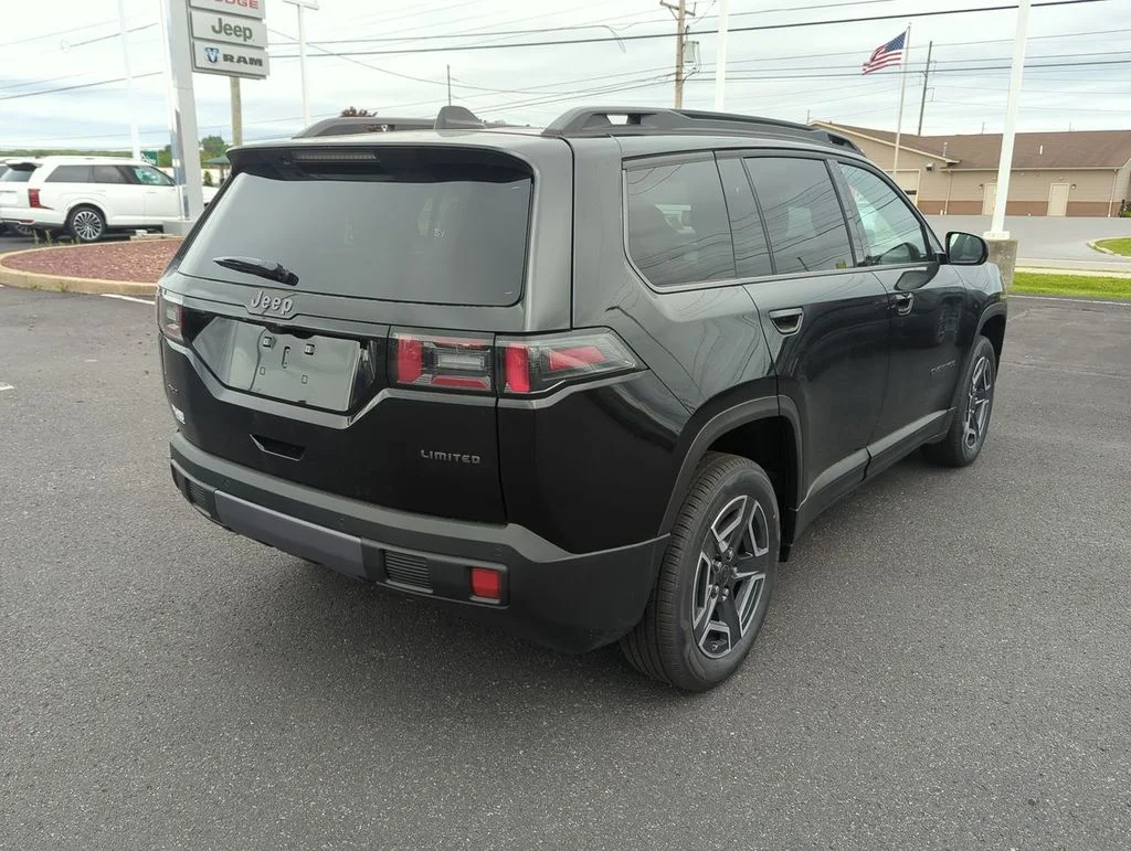 New 2026 Diamond Black Crystal Pearl-Coat Exterior Paint Jeep Limited image 8