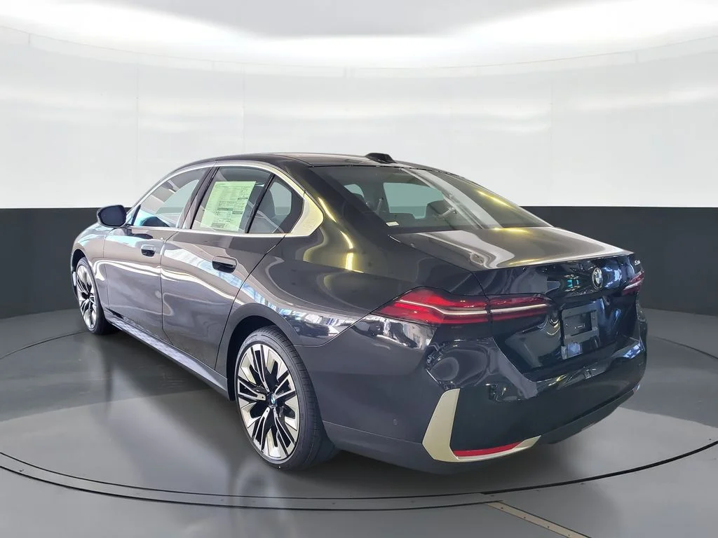Used 2026 Black Sapphire Metallic BMW 530i image 4