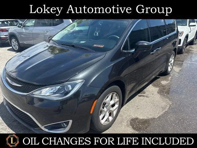 2019 Chrysler Pacifica Touring Plus's photo
