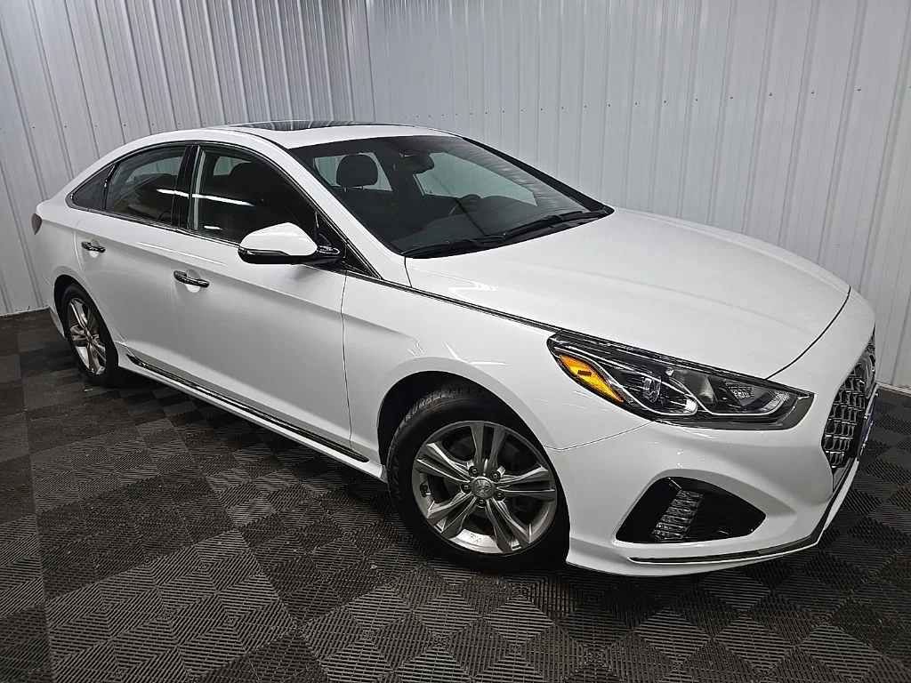 Used 2018 White Hyundai Sport+ image 7