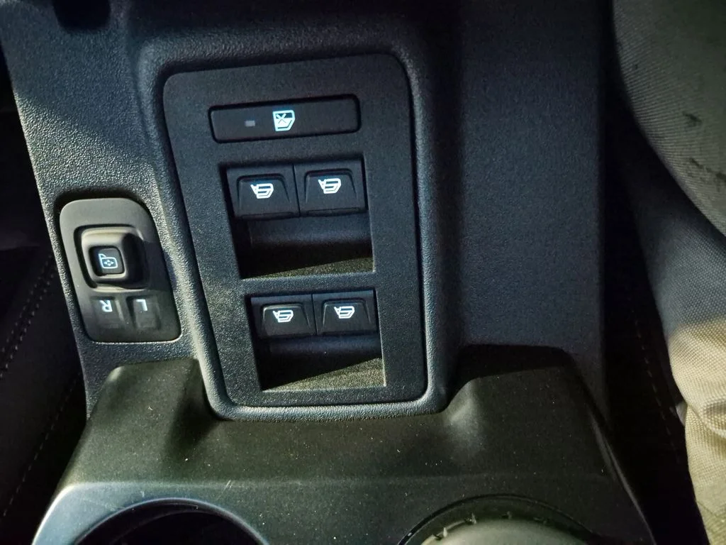 New 2025 Velocity Blue Metallic Ford Badlands® image 28