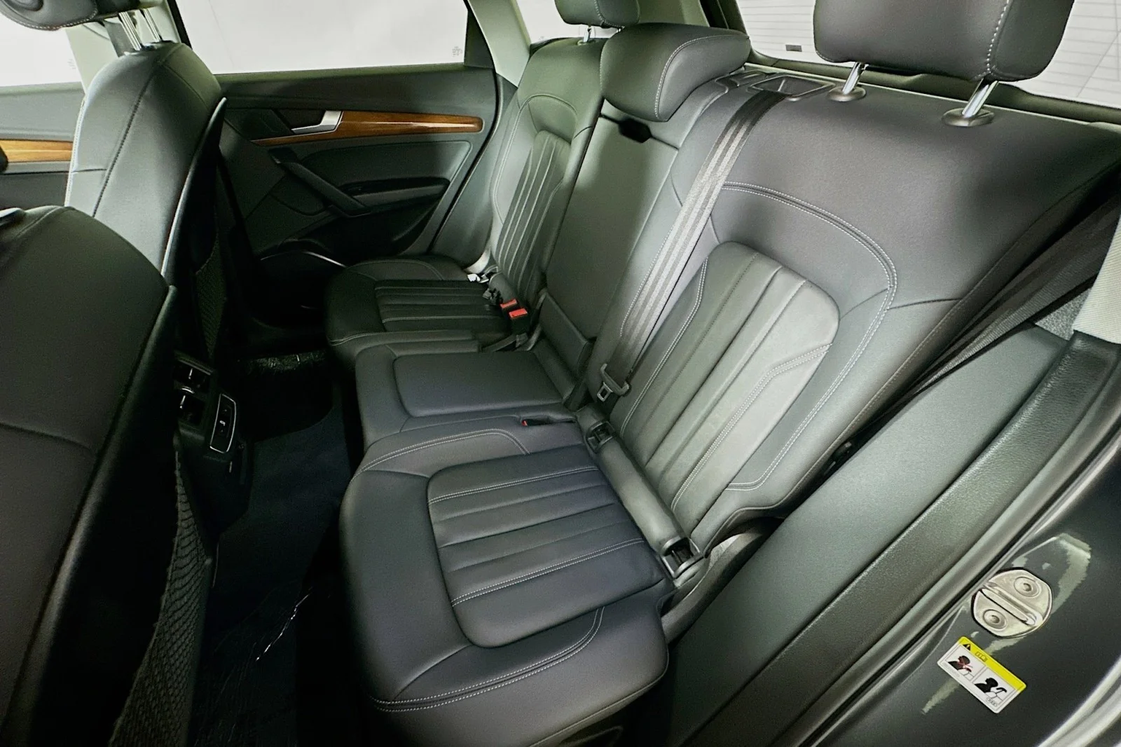 Used 2023 Daytona Gray Pearl Effect Audi S line Premium image 9