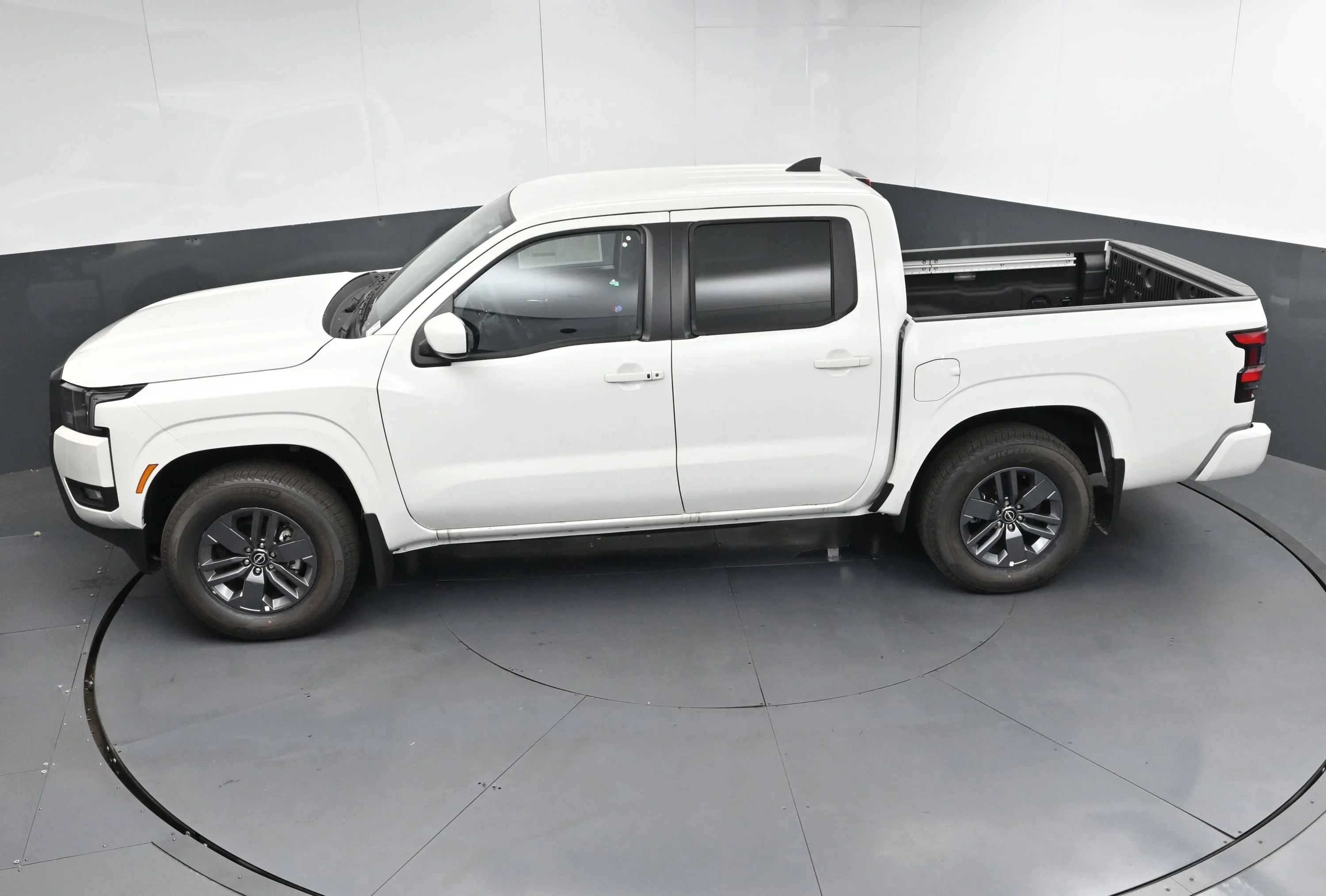 New 2025 Glacier White Nissan Crew Cab SV image 34