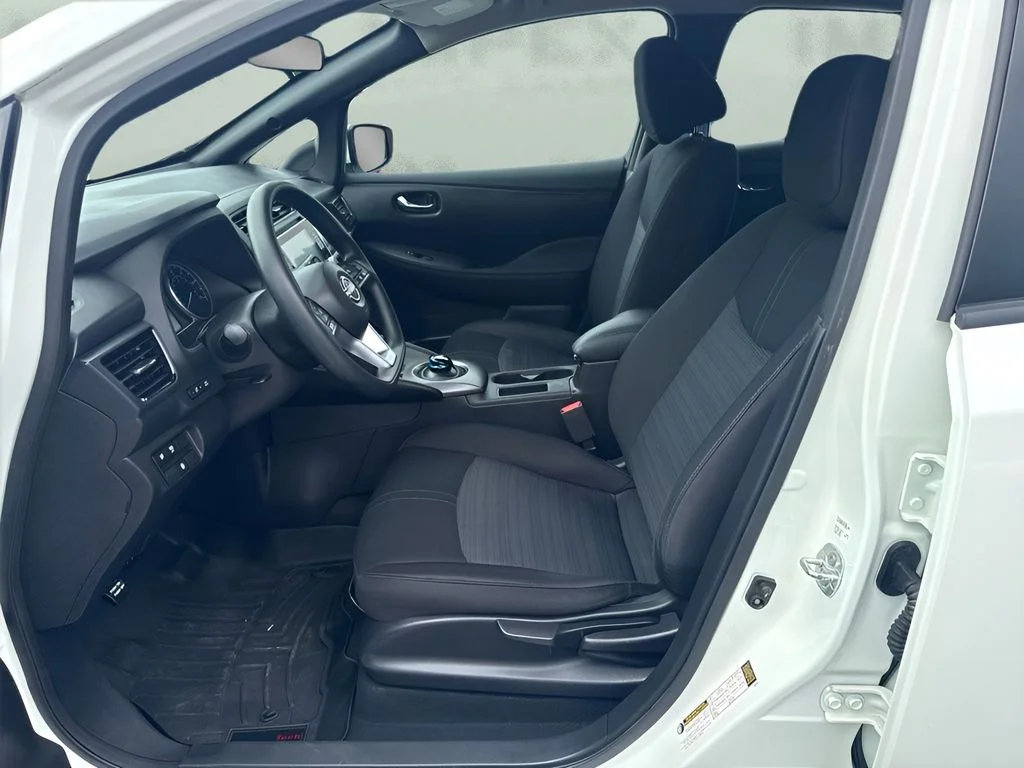 Used 2023 White Nissan S image 6