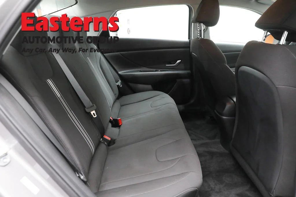 Used 2023 Silver Hyundai SEL image 19