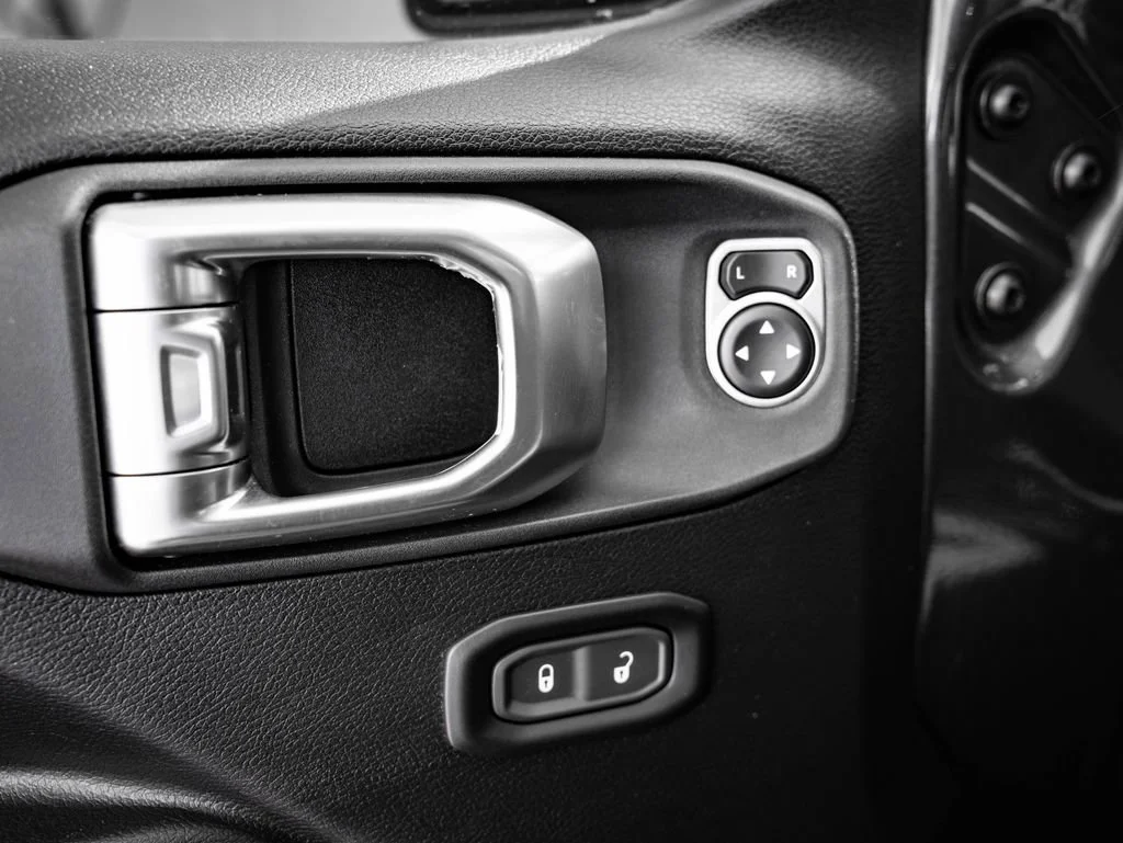 Used 2023 Granite Crystal Metallic Clearcoat Jeep Sport S image 22