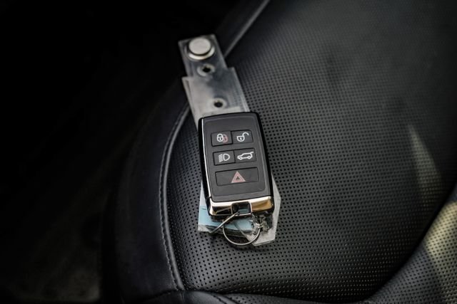 Used 2022 Fuji White Land Rover SE image 77