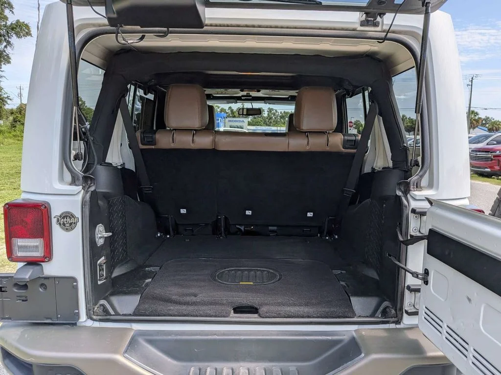 Used 2017 White Jeep Unlimited Sahara image 12