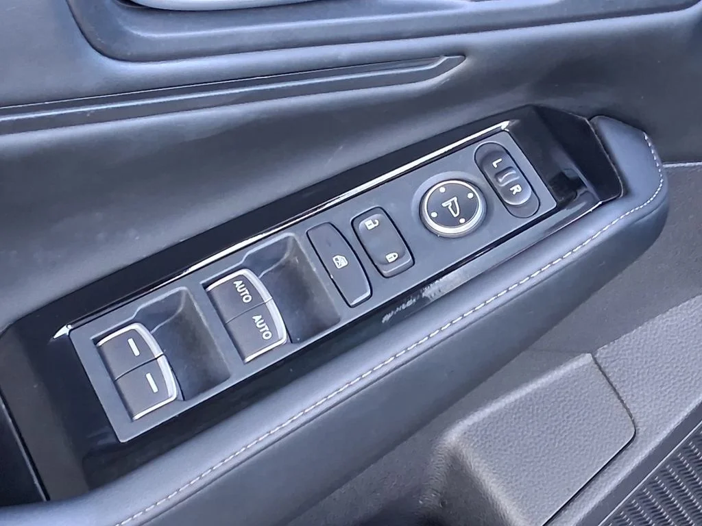 Used 2025 White Honda Touring image 16