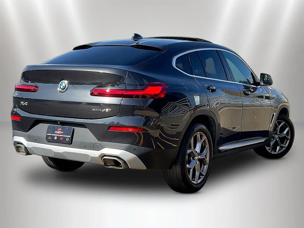 Used 2022  BMW xDrive30i image 6