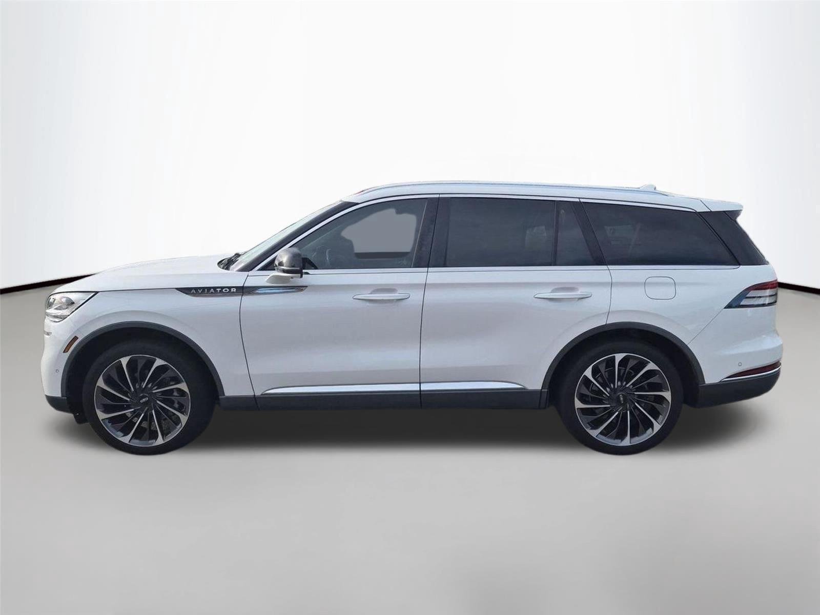Used 2021 Pristine White Lincoln Reserve image 2