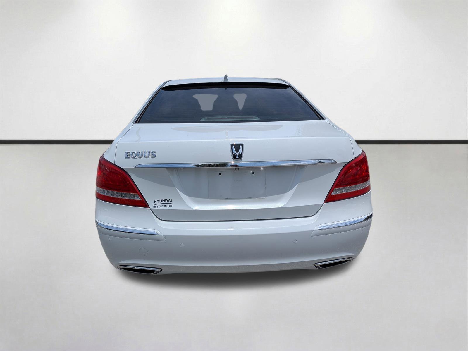 Used 2012 White Satin Pearl Hyundai Signature image 5
