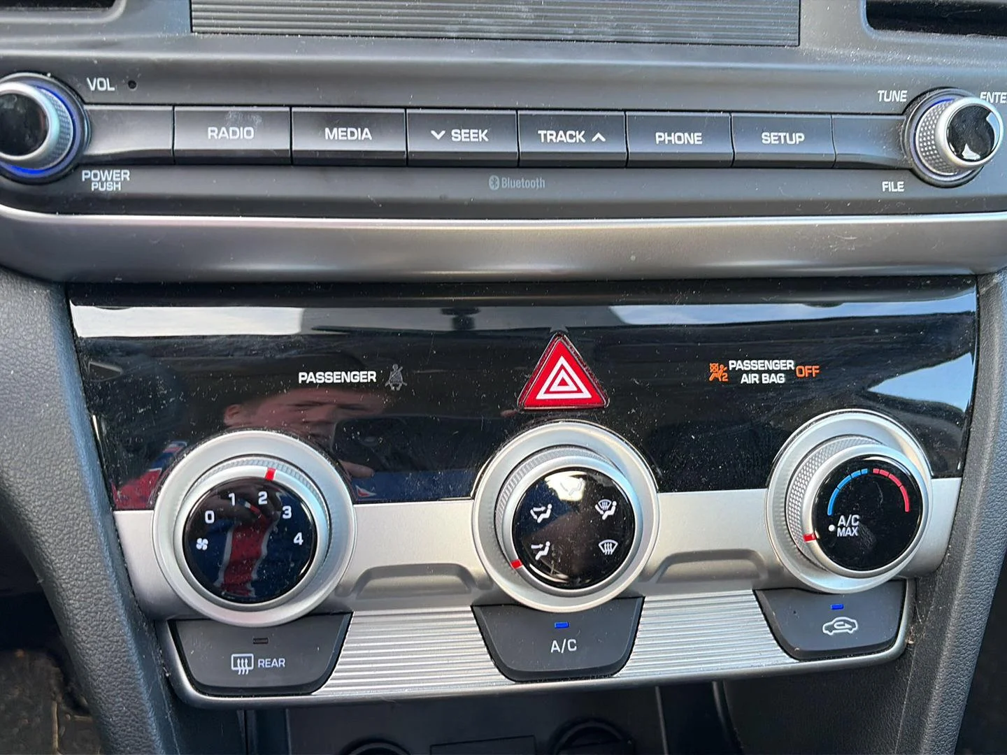 Used 2019 Machine Gray Hyundai SE image 12