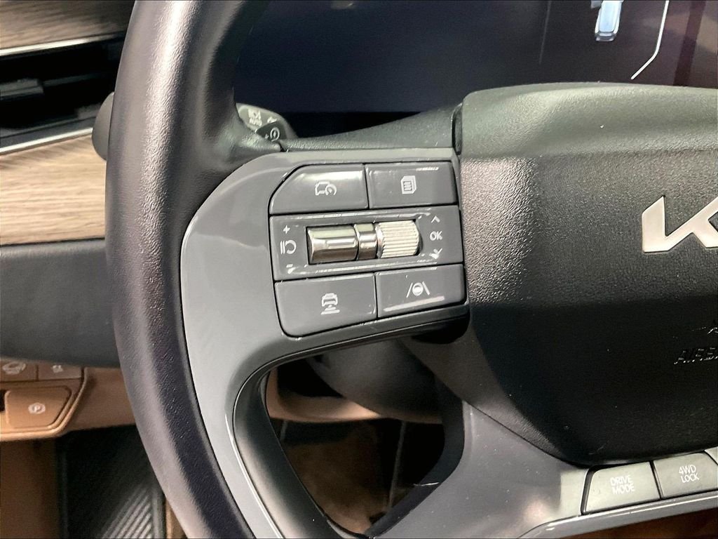 Used 2024 White Kia Land image 24