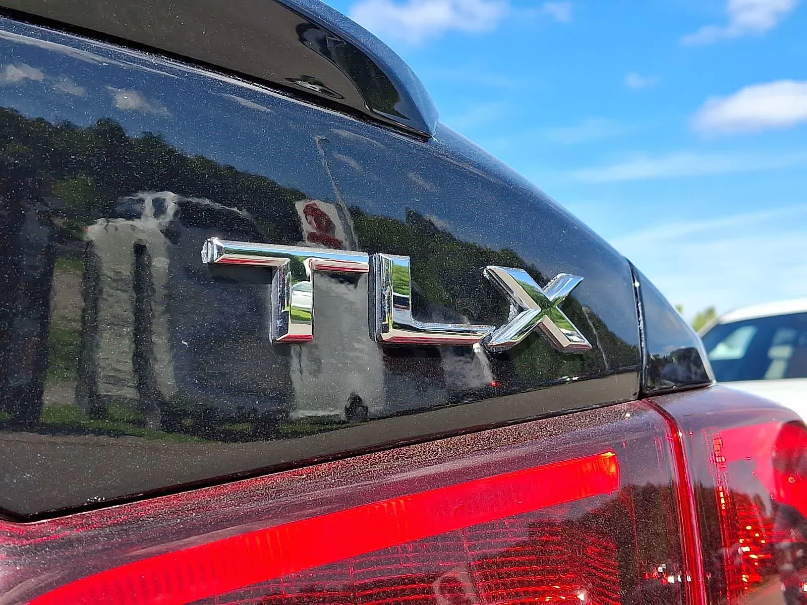Used 2018 Black Acura  image 33