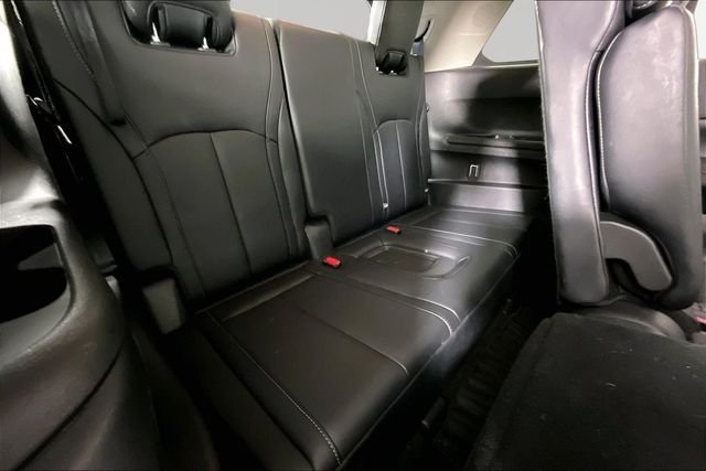 Used 2023 White INFINITI LUXE image 22