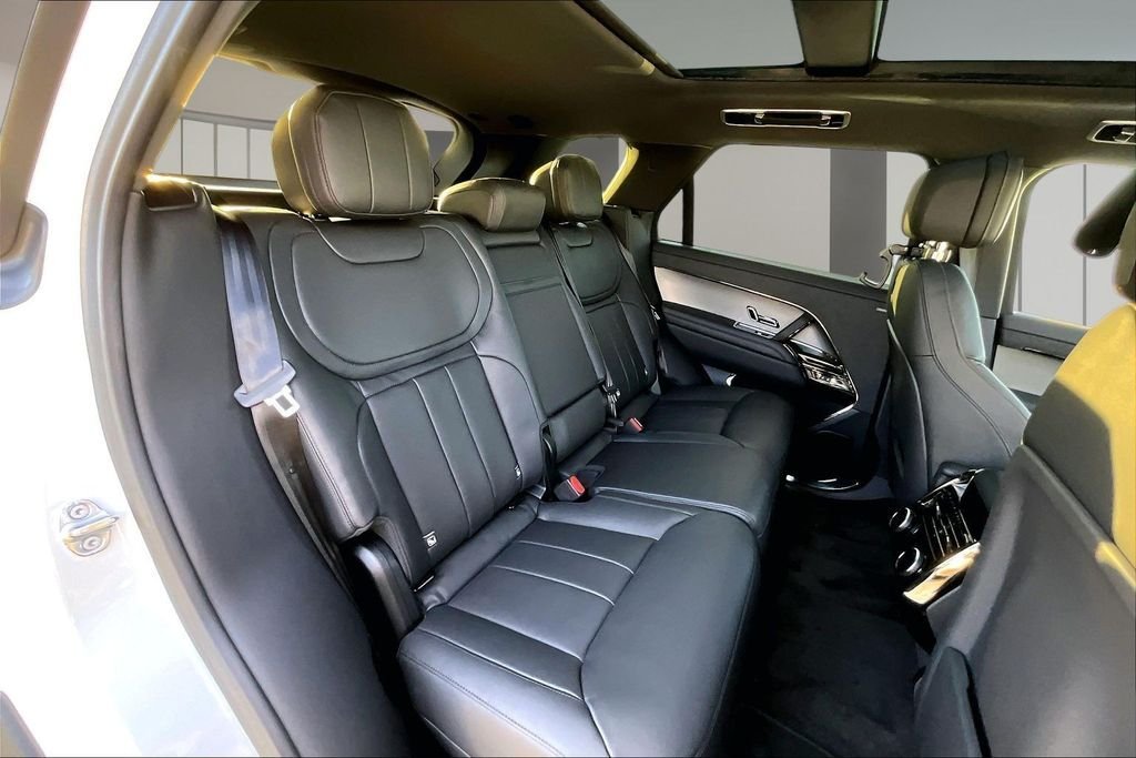 New 2026 Fuji White LAND ROVER SE image 10
