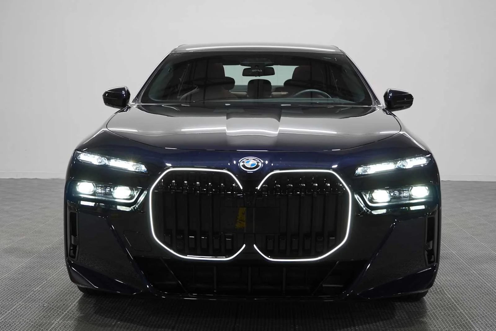 Used 2025 Carbon Black Metallic BMW 750e xDrive image 2