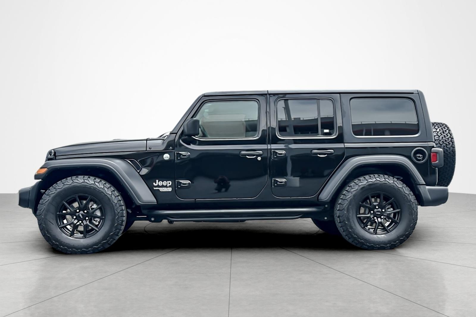 Used 2019 BLACK Jeep Sport image 2